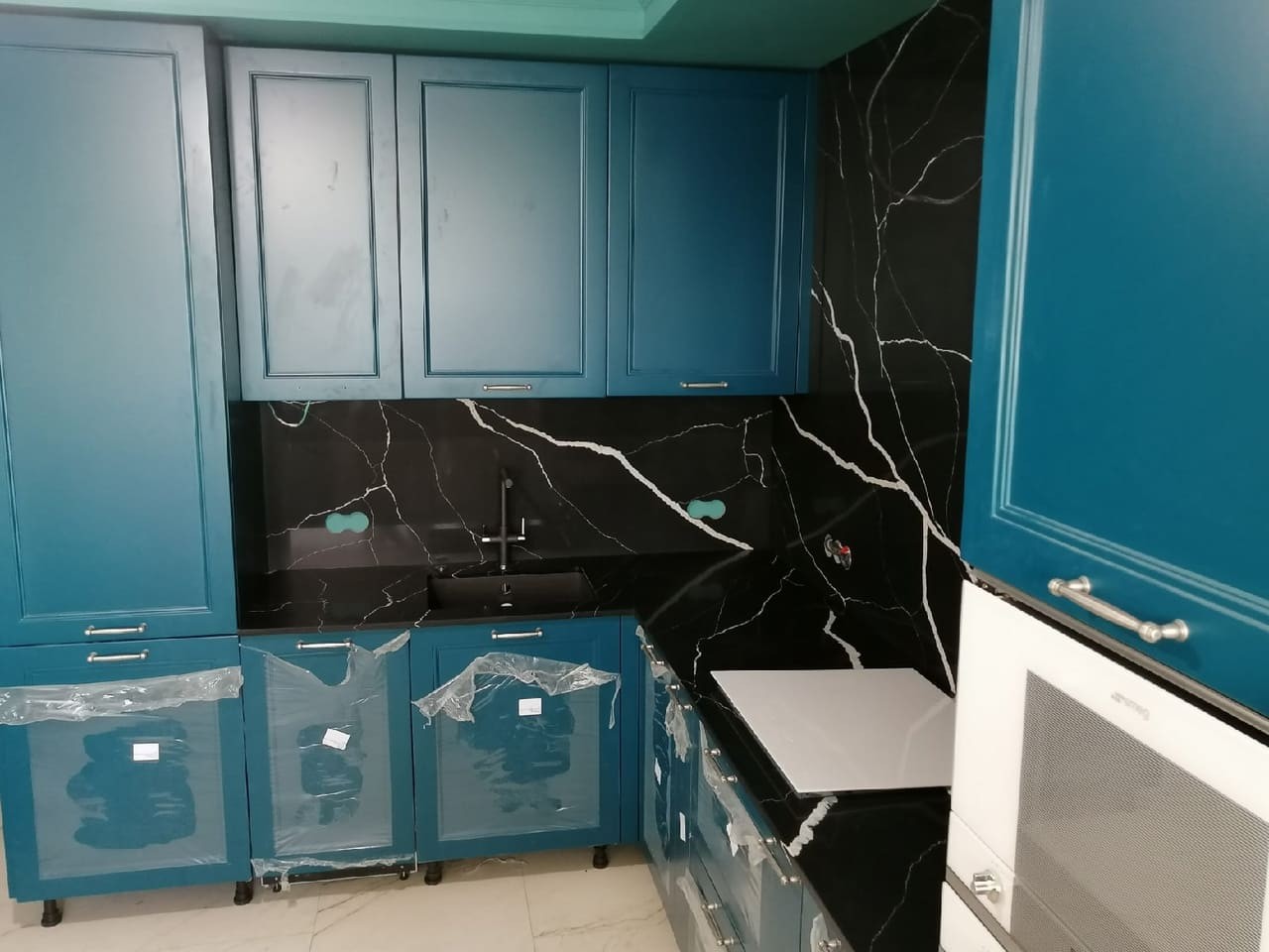 Готовое изделие. Кухня. Avant Quartz 7600 Калакатта ле Нор. Фото 2