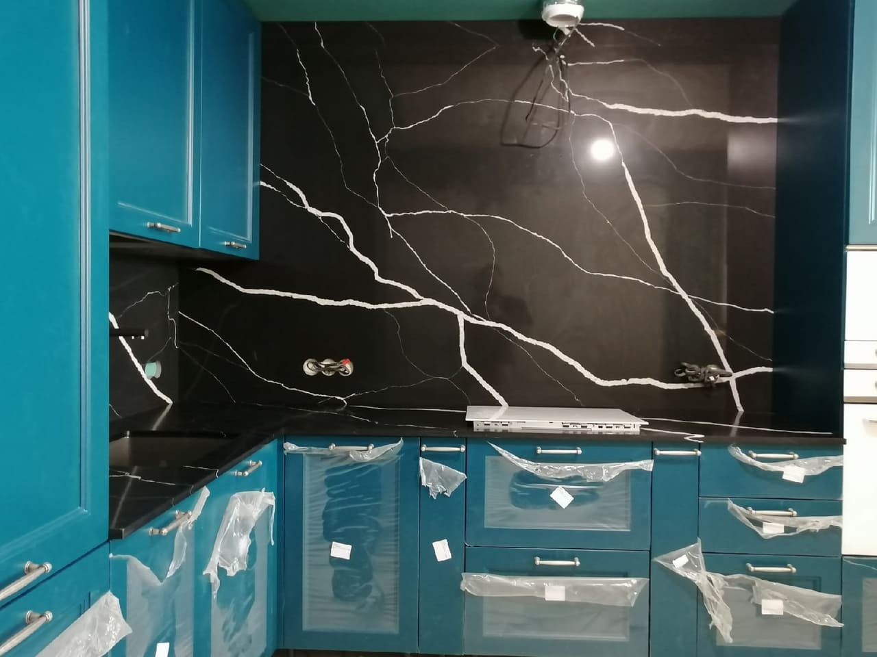 Готовое изделие. Кухня. Avant Quartz 7600 Калакатта ле Нор. Фото 3