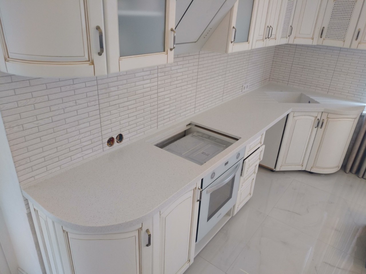 Готовое изделие. Кухня. Avant Quartz 1220 Clermont