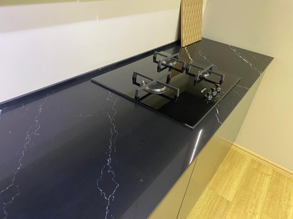 Готовое изделие. Кухня. Avant Quartz 7060 Calacatta Mont Saint-Michel