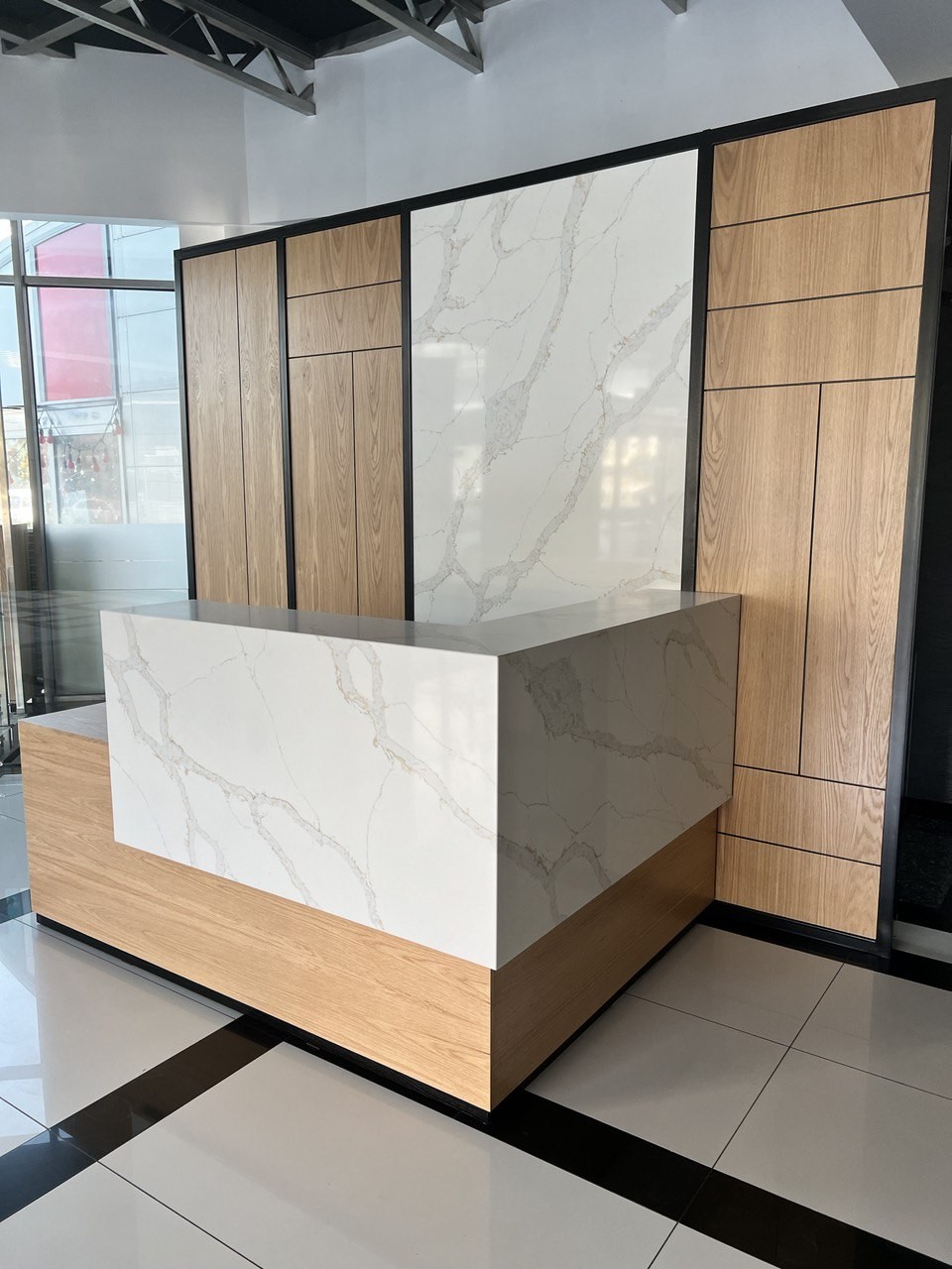 Готовое изделие. Коммерческие объекты. Avant Quartz 7070 Calacatta Versailles