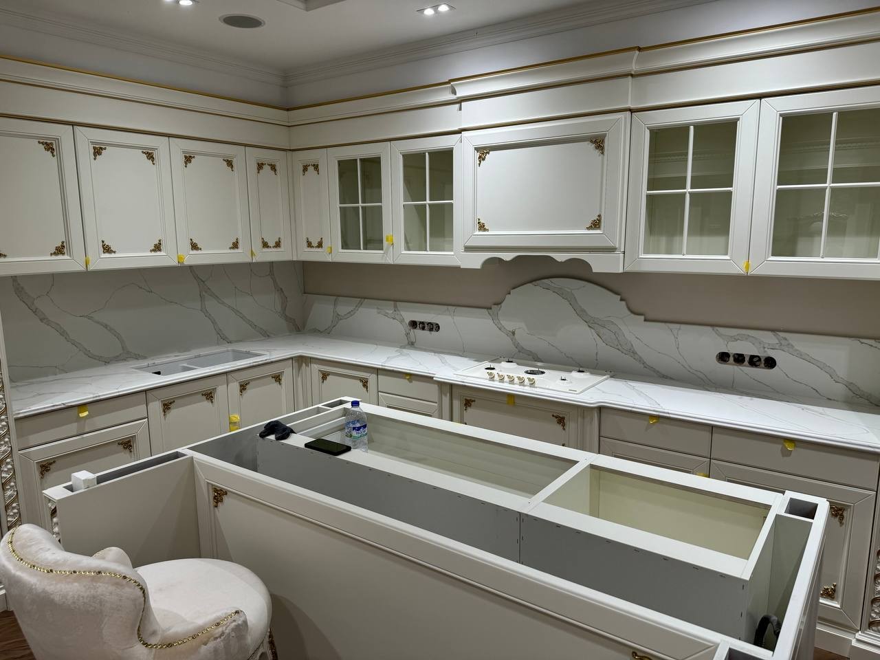 Готовое изделие. Кухня. Avant Quartz 7070 Calacatta Versailles