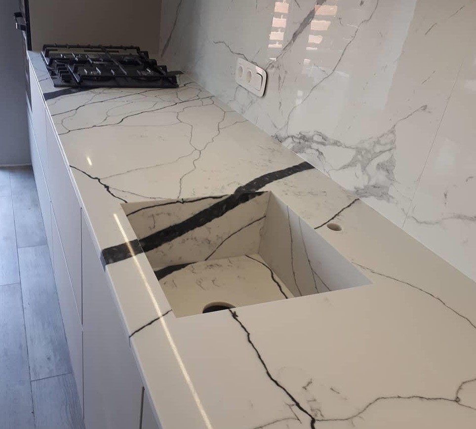 Готовое изделие. Кухня. Avant Quartz 7300 Calacatta Ajaccio. Фото 2