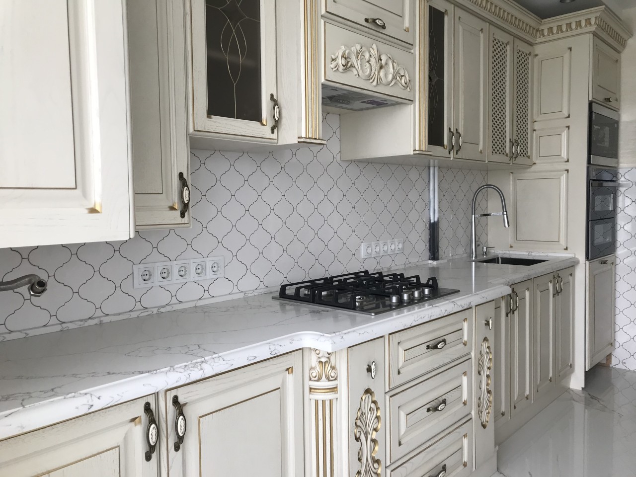 Готовое изделие. Кухня. Avant Quartz 7470 Calacatta Bearn