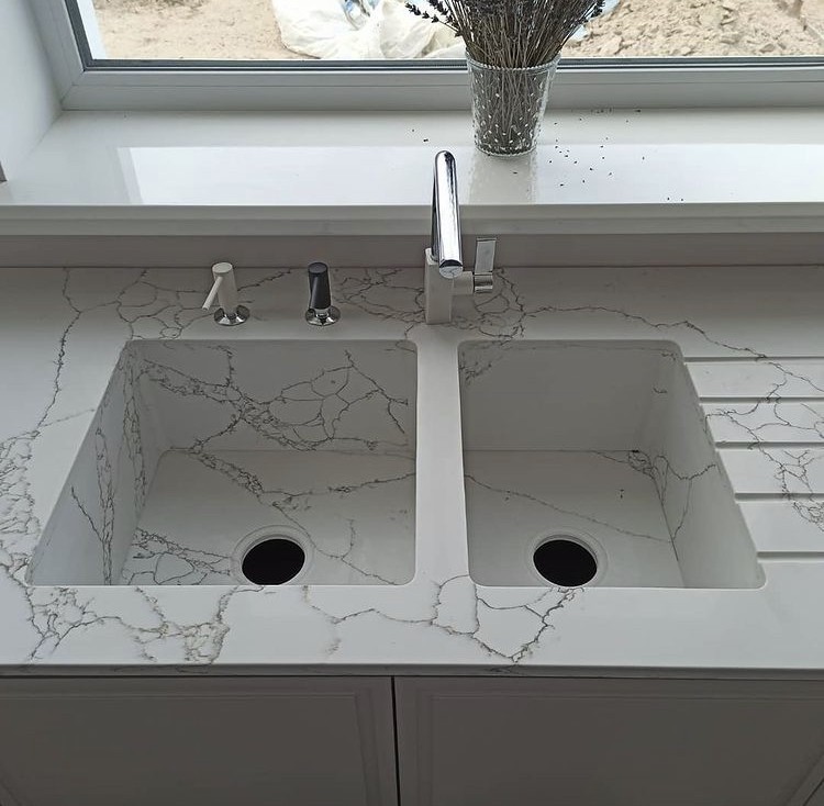 Готовое изделие. Кухня. Avant Quartz 7470 Calacatta Bearn. Фото 1