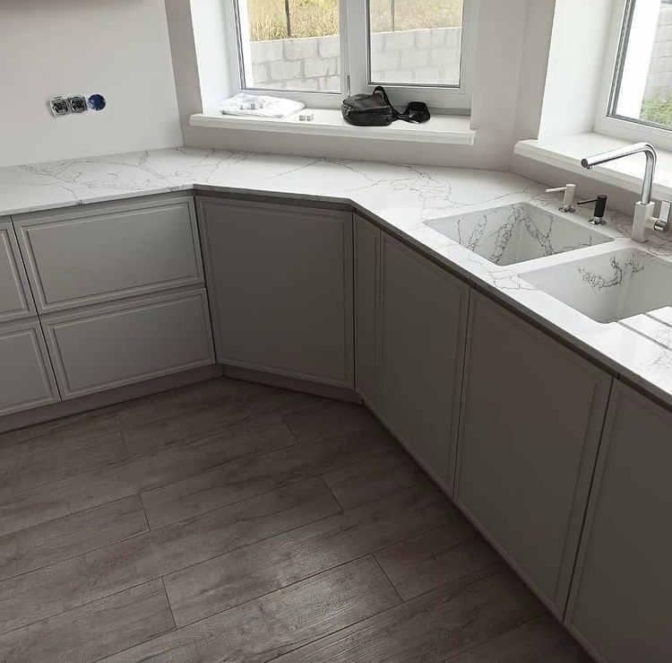 Готовое изделие. Кухня. Avant Quartz 7470 Calacatta Bearn