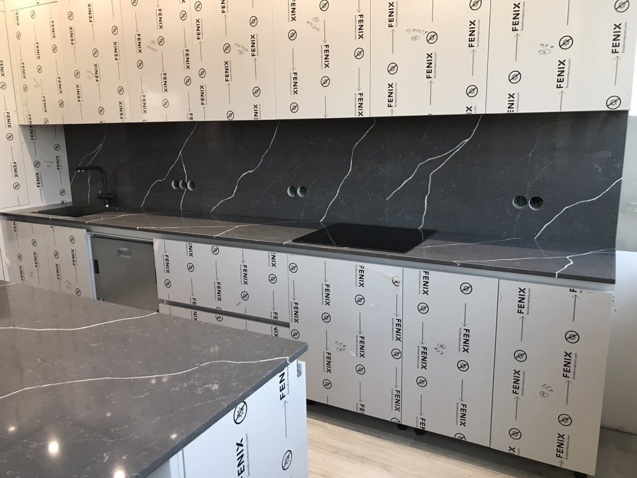 Готовое изделие. Кухня. Avant Quartz 7670 Calacatta Cassel