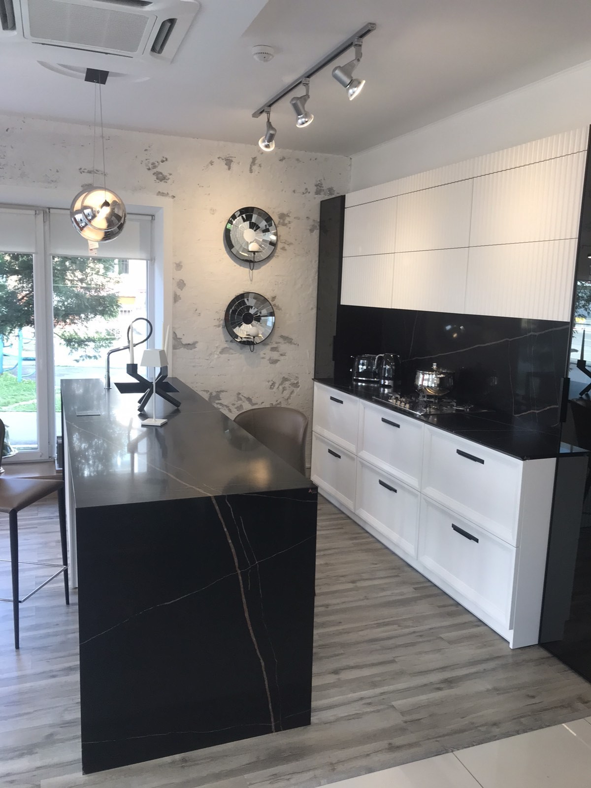 Готовое изделие. Кухня. Avant Quartz 7700 Calacatta Marseille. Фото 3