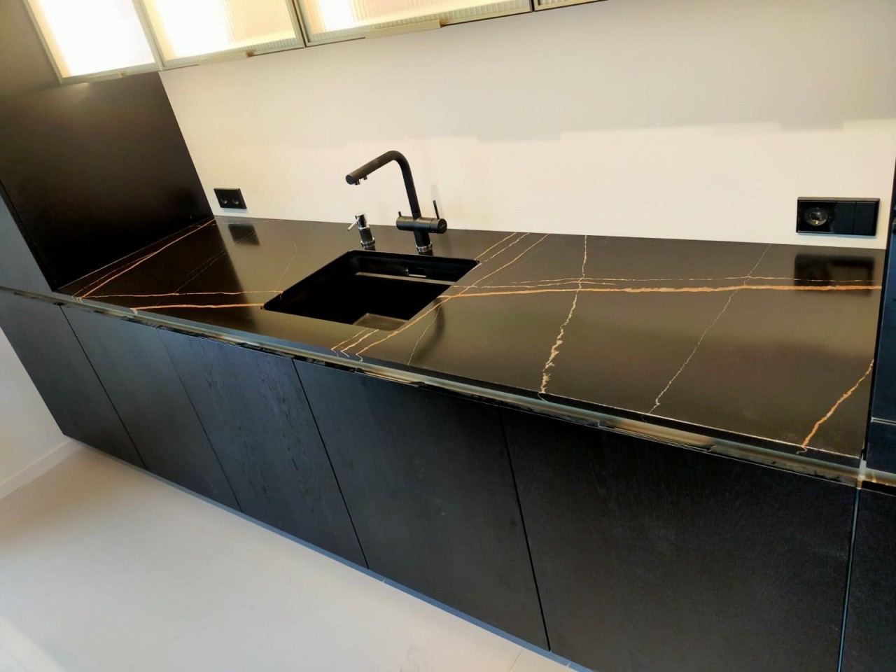 Готовое изделие. Кухня. Avant Quartz 7700 Calacatta Marseille