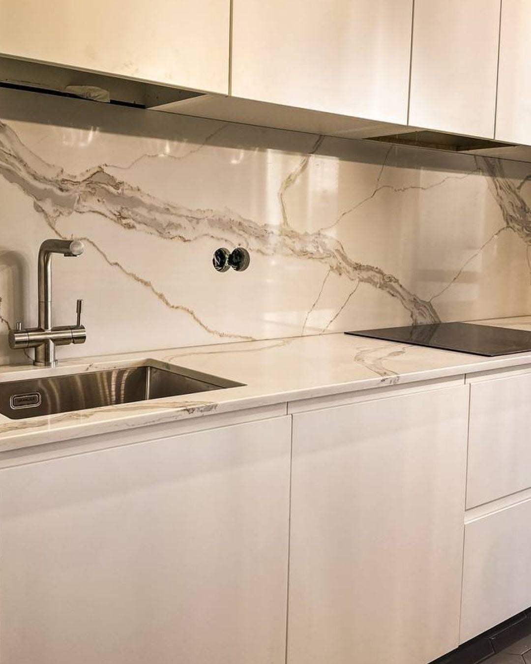 Готовое изделие. Кухня. Avant Quartz Q703 Calacatta Borghini. Фото 5