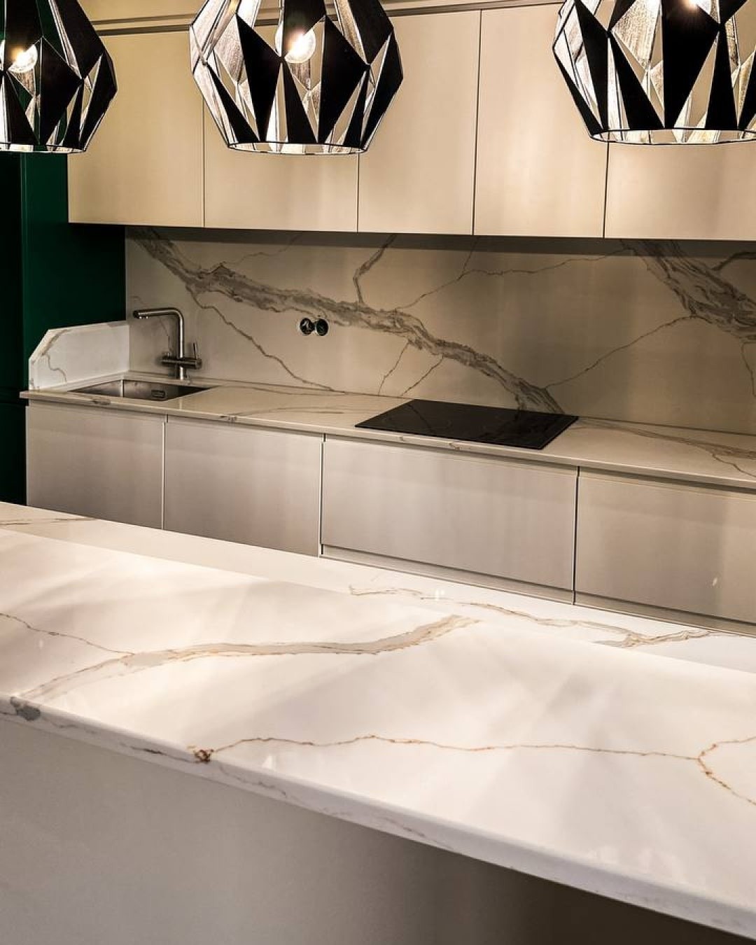 Готовое изделие. Кухня. Avant Quartz Q703 Calacatta Borghini. Фото 6