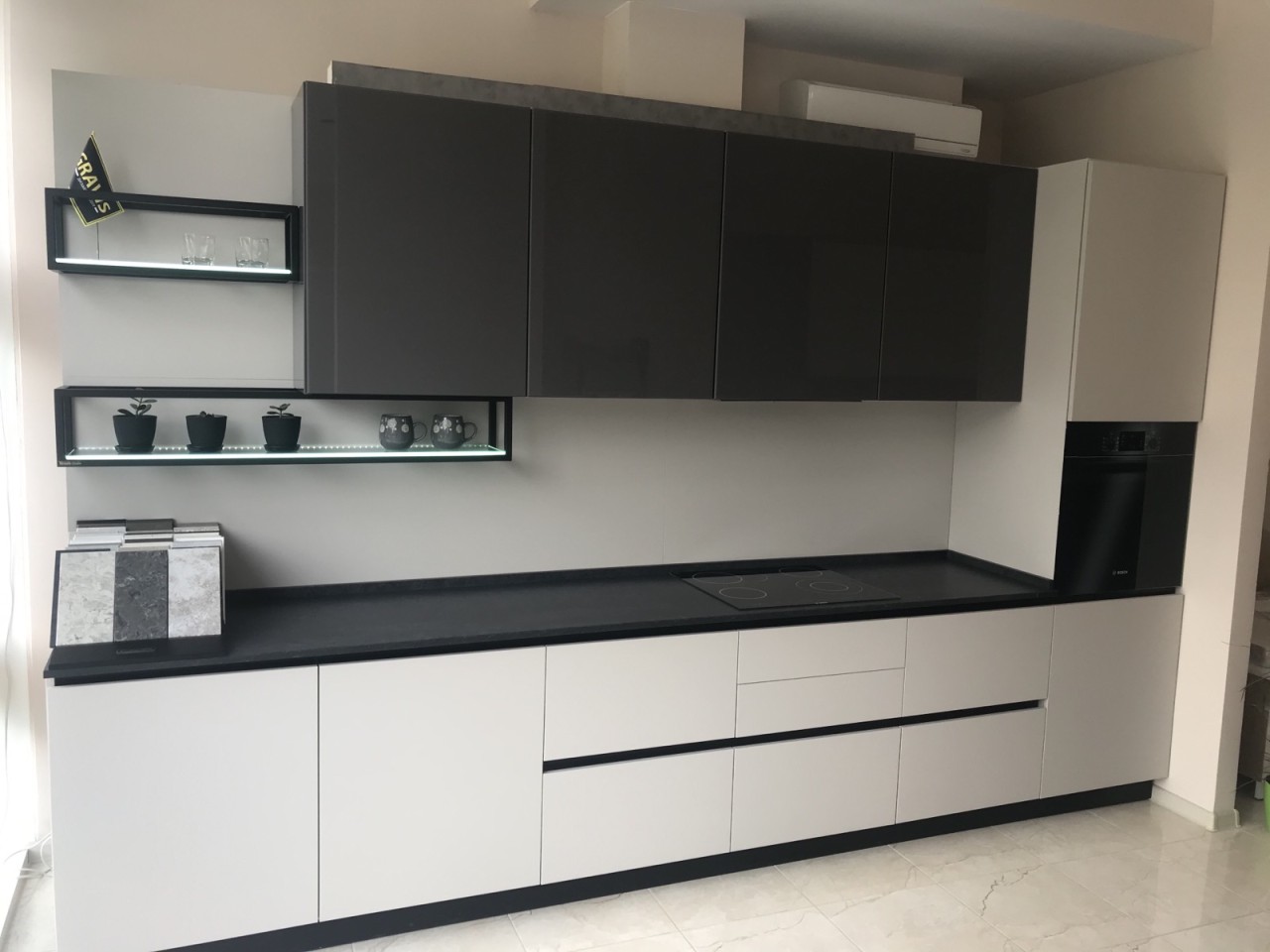 Дайын өнім. Ас үй. Caesarstone 5810 Black Tempal