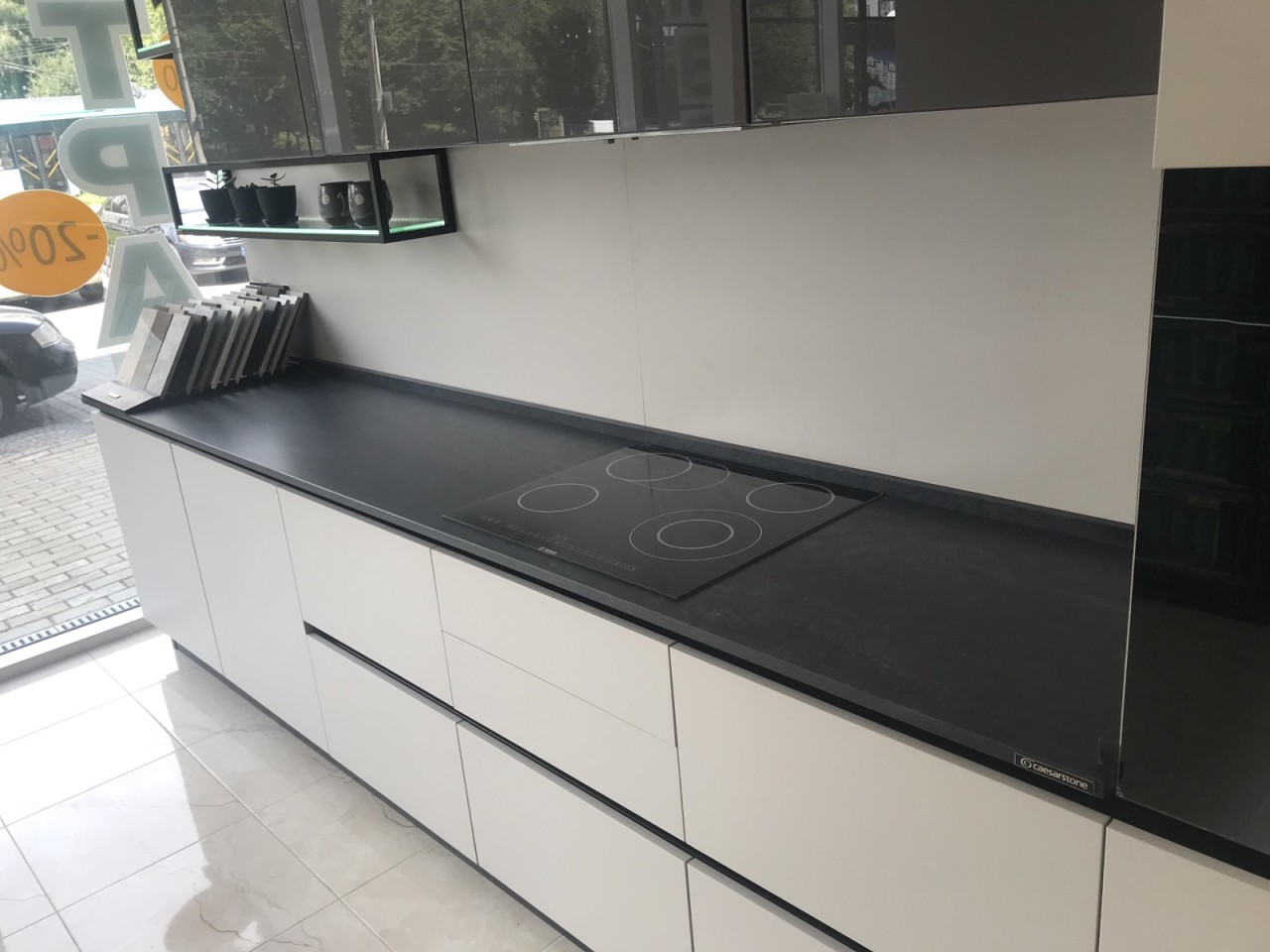Дайын өнім. Ас үй. Caesarstone 5810 Black Tempal. Фото 1