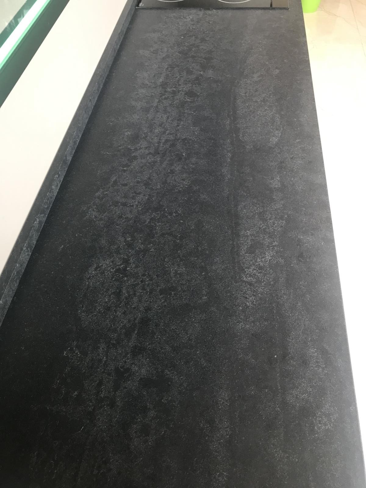 Дайын өнім. Ас үй. Caesarstone 5810 Black Tempal. Фото 3