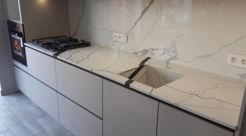 Готовое изделие. Кухня. Avant Quartz 7300 Calacatta Ajaccio