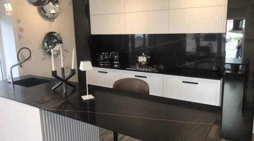 Готовое изделие. Кухня. Avant Quartz 7700 Calacatta Marseille