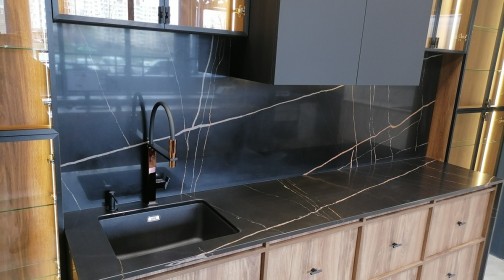 Готовое изделие. Кухня. Avant Quartz 7700 Calacatta Marseille