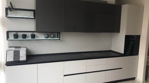 Дайын өнім. Ас үй. Caesarstone 5810 Black Tempal